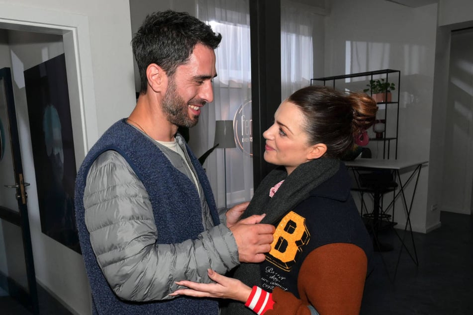 Eigentlich wollten Tobias und Emily ihr erstes gemeinsames Weihnachtsfest feiern, doch das droht jetzt zu platzen.