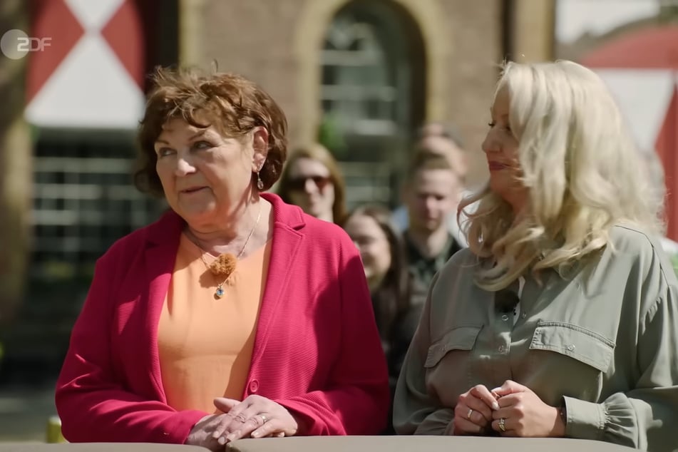 Petra und Nadine Dobry wollen bei "Bares für Rares" zwei Schmuckstücke verkaufen.