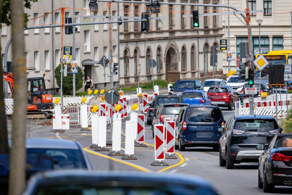 Die neue Sperrung der Lutherstraße führt zu Stoßzeiten zu längeren Staus.