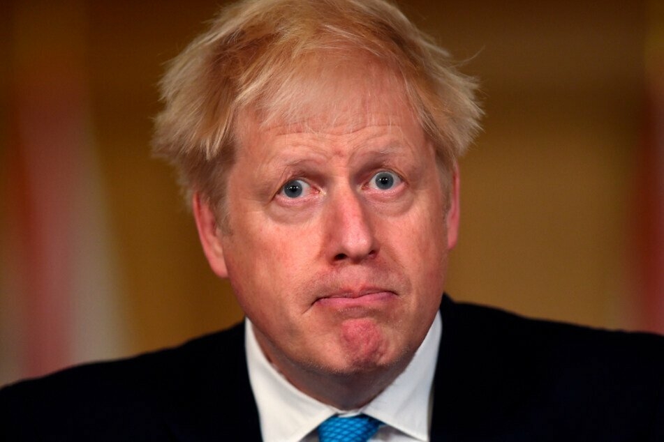 Der britische Premierminister Boris Johnson (56) hat durch eine Plakat-Kampagne seiner Regierung einen Shitstorm am Hals.
