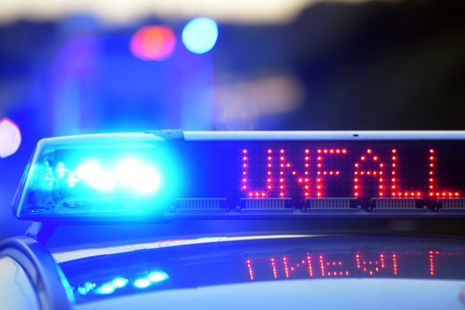 Die Polizei sperrte zwei Spuren der A9 in Richtung Berlin ab. (Symbolbild)