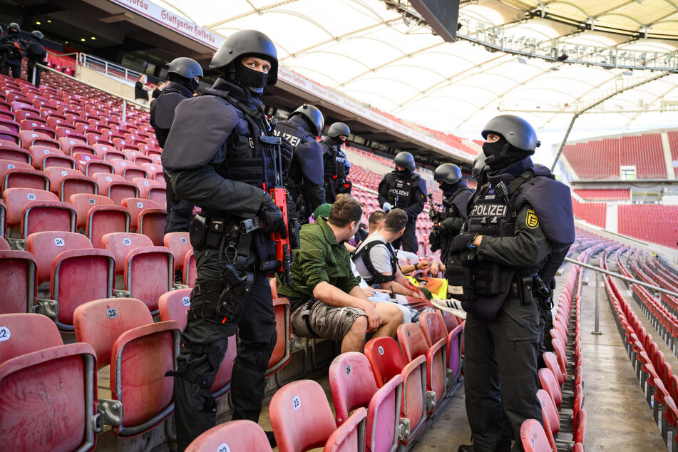 Für den Ernstfall gewappnet sein möchte die Stuttgarter Polizei anlässlich der anstehenden Fußball-Europameisterschaft in Deutschland.