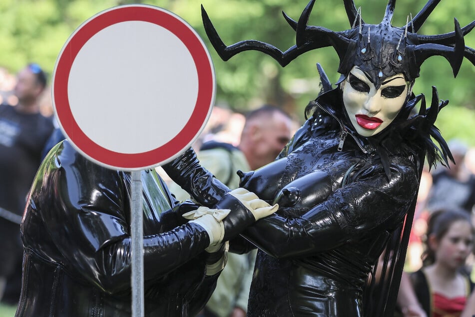 Zehntausende Anhänger der schwarzen Szene strömen am Wochenende wieder nach Leipzig. Damit einhergehen so einige Verkehrseinschränkungen.