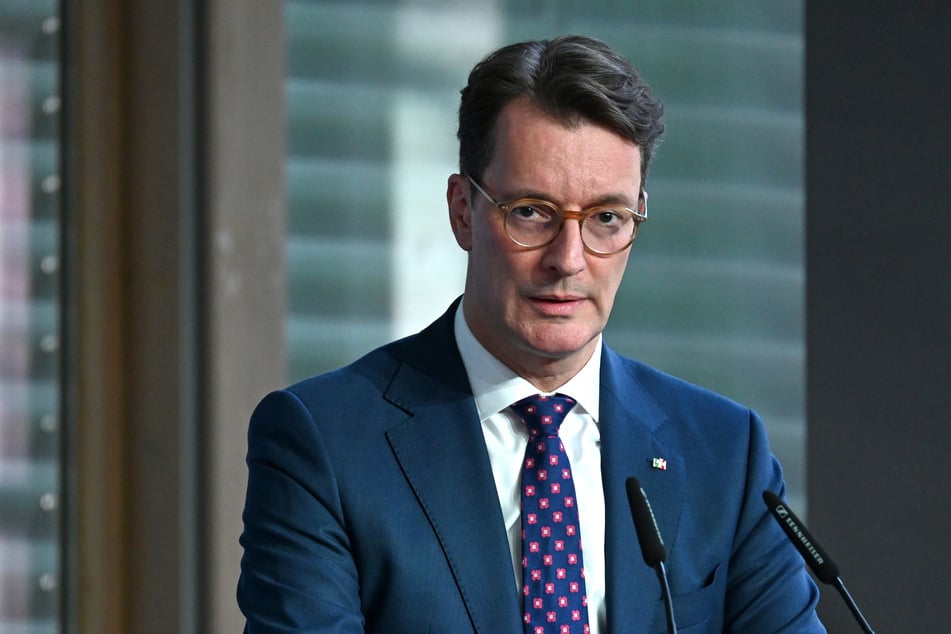 Ministerpräsident Hendrik Wüst (50, CDU) wird in der dritten und abschließenden Haushaltslesung des Landtages das Wort ergreifen.