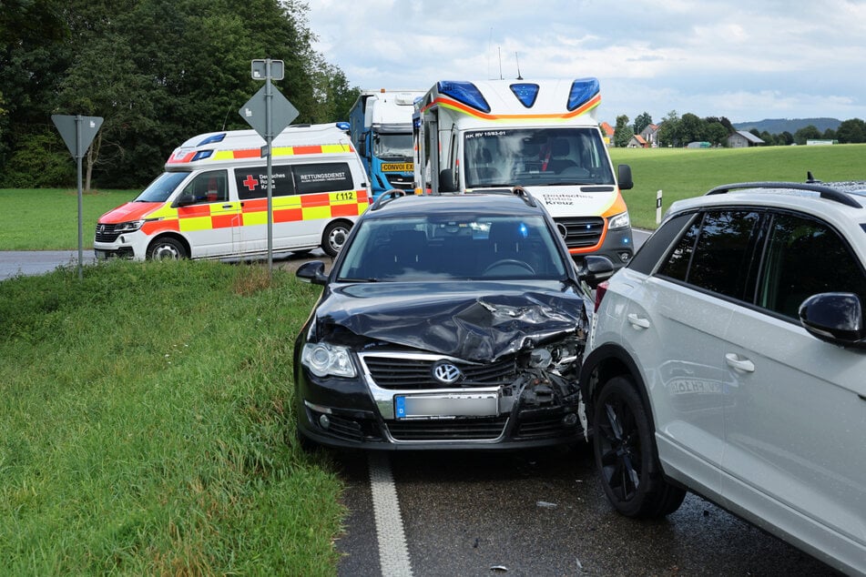 Es kam es zu einem wuchtigen Zusammenstoß zwischen einem VW und einem T-Roc.