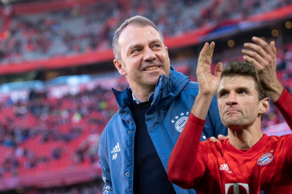 Trainer Hansi Flick und Spieler Thomas Müller bleiben beim FC Bayern. (Bildmontage)