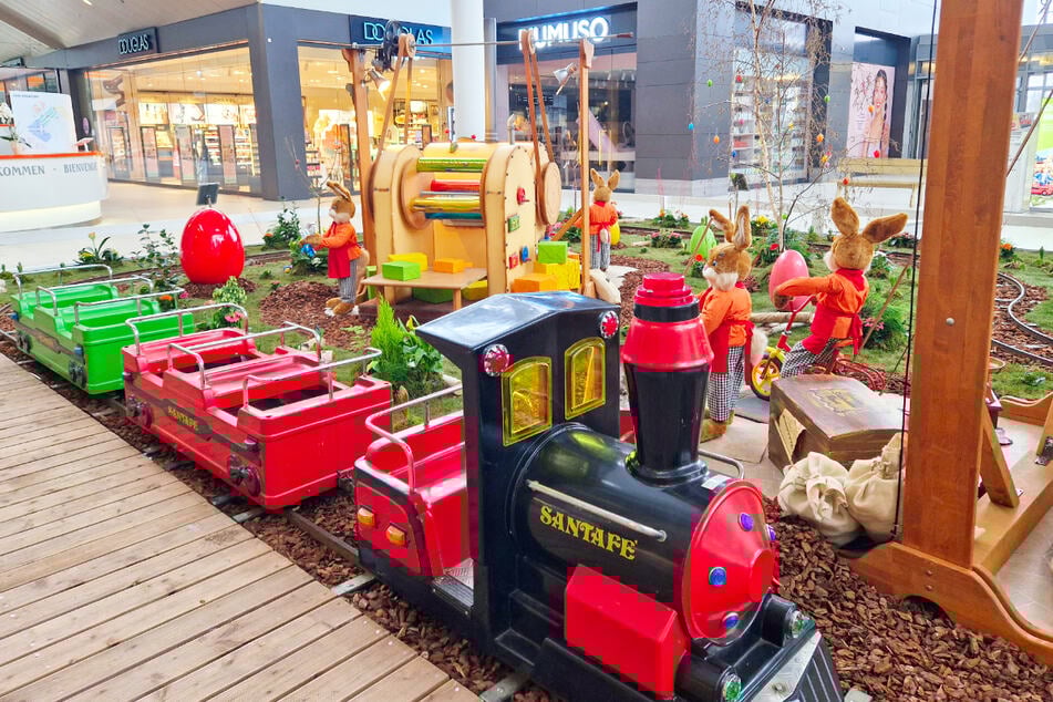 Hier können Eure Kids mit einer coolen Eisenbahn fahren