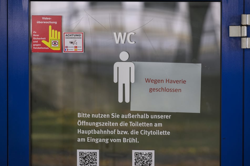 Ein Hinweis auf die Sperrung und Ausweichmöglichkeiten sind dort angebracht.