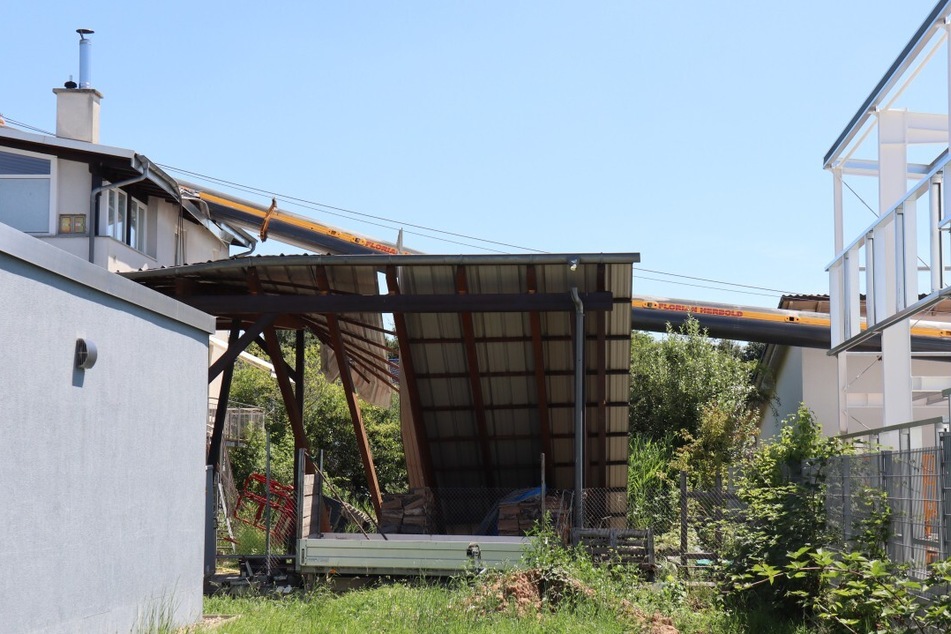 Mehrere Gebäude im Gewerbegebiet sind betroffen.