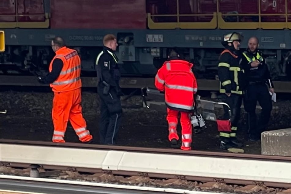 Bei dem Zugunfall wurden sieben Menschen verletzt.