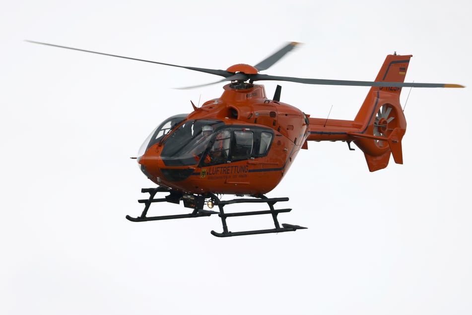 Ein Hubschrauber brachte den Mann (50) ins Krankenhaus. (Symbolfoto)