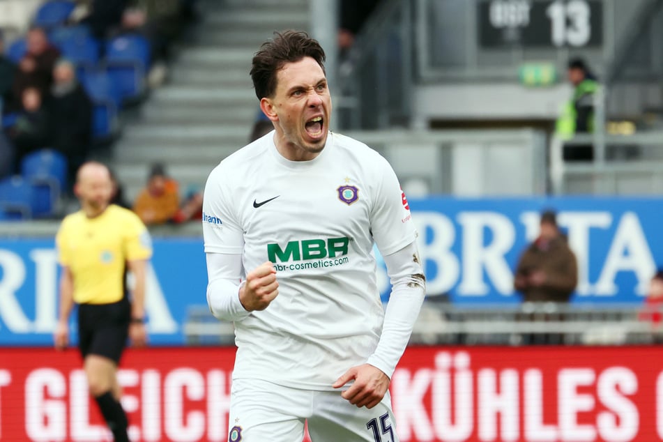 Kann er bald wieder für den FCE einlochen? Aue-Stürmer Marcel Bär (33) startet nach seiner Horror-Verletzung ins Aufbautraining. (Archivbild)