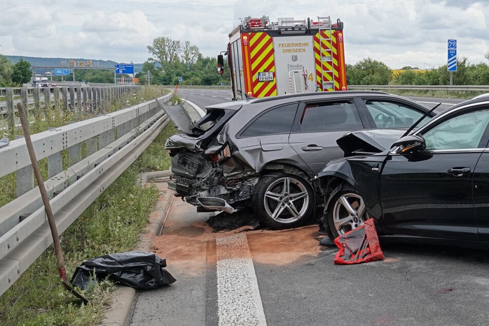 Unfall A4: Unfall auf A4: Mutmaßlicher Autodieb flüchtet vor Beamten und kracht in Polizei-Auto