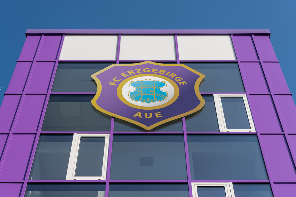 Der FC Erzgebirge Aue hat die Lizenz für die Saison 2021/22 ohne Auflagen erhalten. Die Veilchen müssen allerdings noch einen Liquiditätsnachweis erbringen.