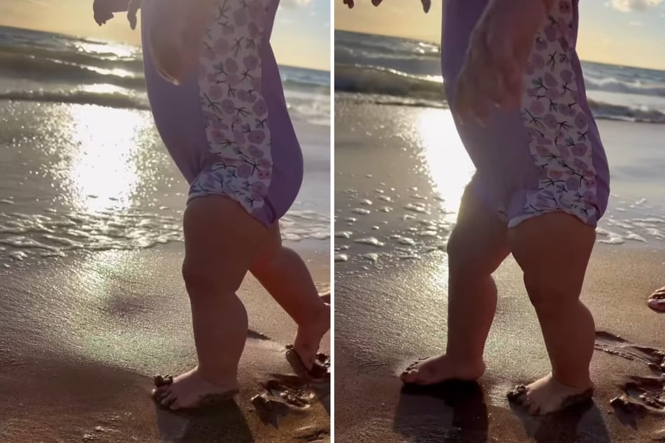 Sarah Engels' (29) Tochter Solea hinterlässt Fußspuren im Sand auf Hawaii.