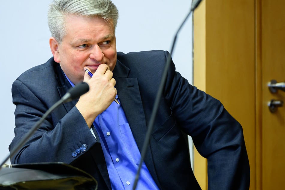 Hitlergruß auf Plakat? Wie die AfD den Gerichtsstreit abwenden will