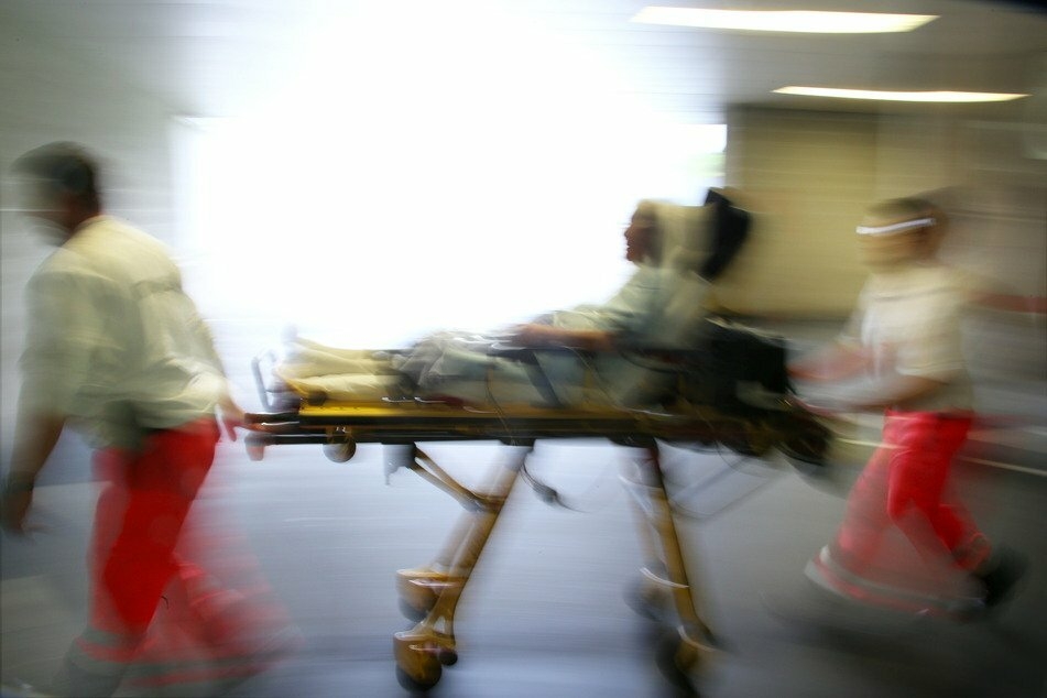 Die aktuelle Entwicklung der Corona-Lage bringt die Rettungsdienste im Freistaat in eine dramatische Situation. (Symbolbild)