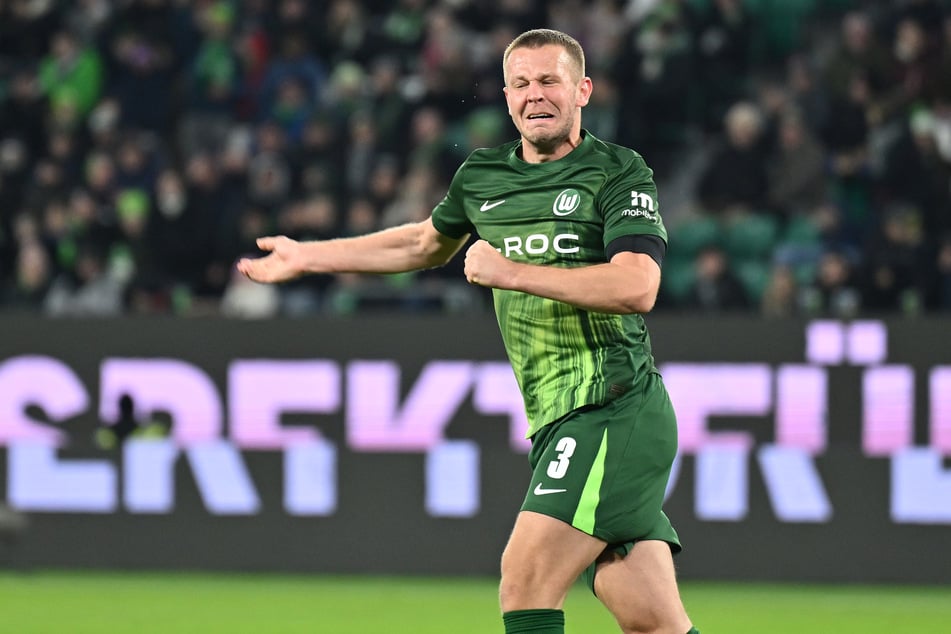 Die Ohrfeige gegen einen Teenager könnte für Wolfsburgs Denis Vavro (29) noch ein unerfreuliches Nachspiel haben.