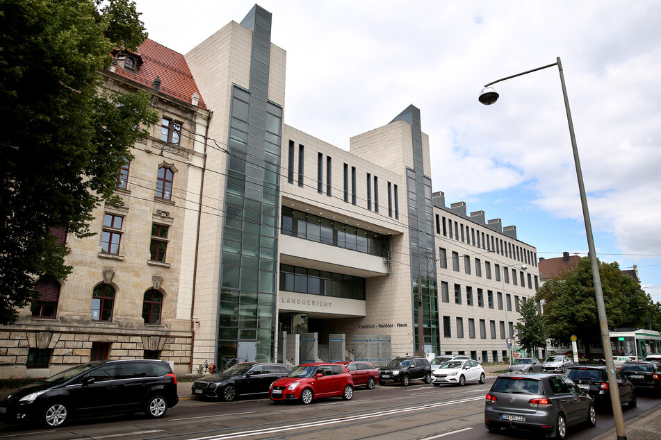 Prozess gegen mutmaßliche Drogendealer: Internationale Ermittler sollen Duo ertappt haben