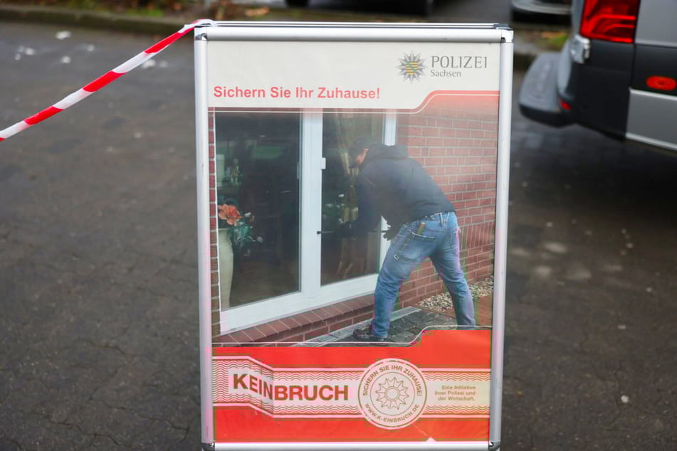 Die Polizei hilft Bürgern, ihr Zuhause vor Einbrechern zu schützen.