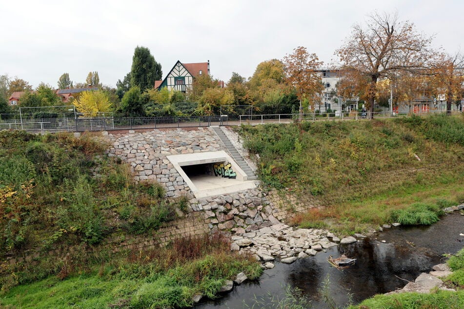Um diese Brücke über den Hochwasserschutzkanal Weidigtbach geht es.