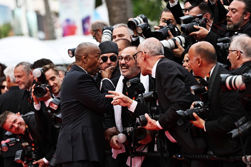 Denzel Washington had a confrontation with a pushy red carpet photographer at the Cannes Film Festival on Monday.