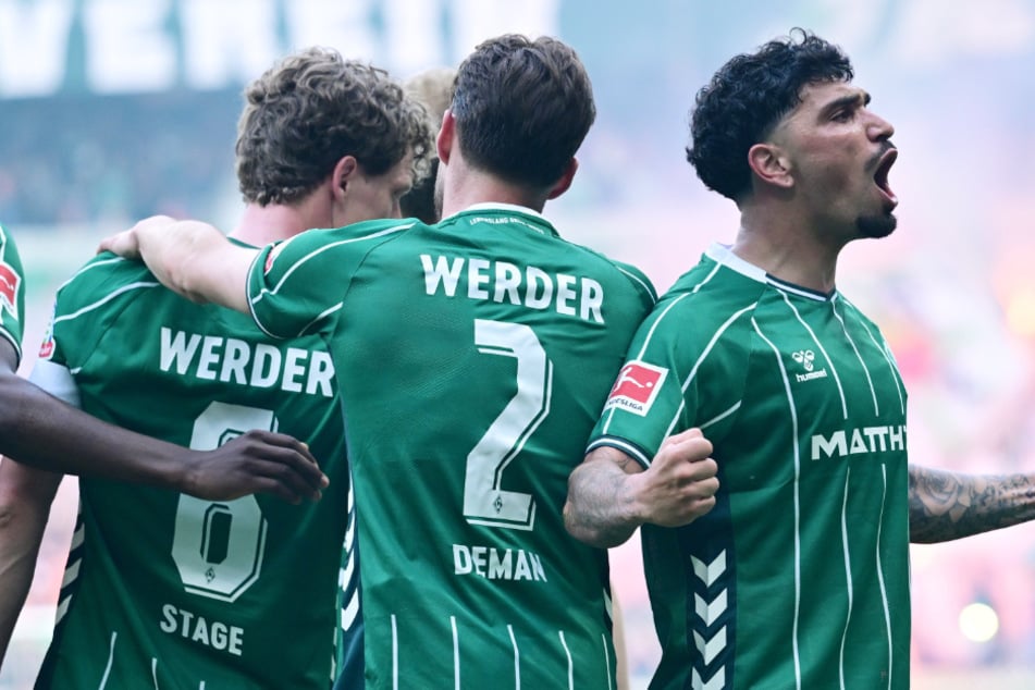 Cameron Puertas (r) trifft zum 3:1 und sorgt damit für die Entscheidung.