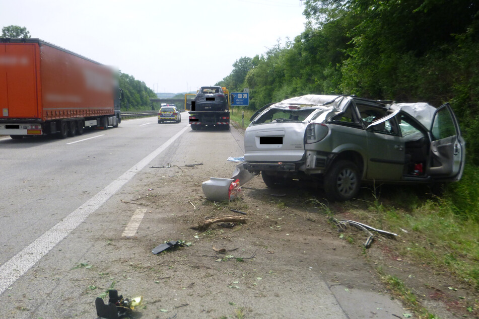 Zwei Männer wurden bei dem Unfall schwer verletzt.