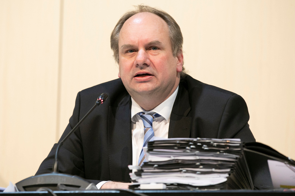 Oberbürgermeister Dirk Hilbert (49, FDP) ist derzeit an Covid-19 erkrankt (Archivbild).