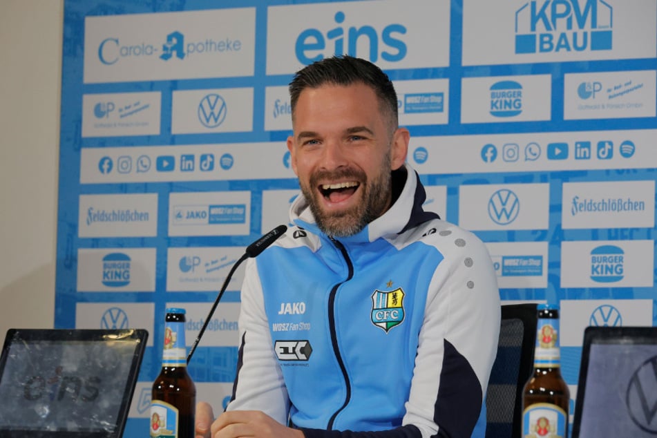 Auf der Pressekonferenz vorm Spiel war die Laune bei Benjamin Duda (37) blendend.