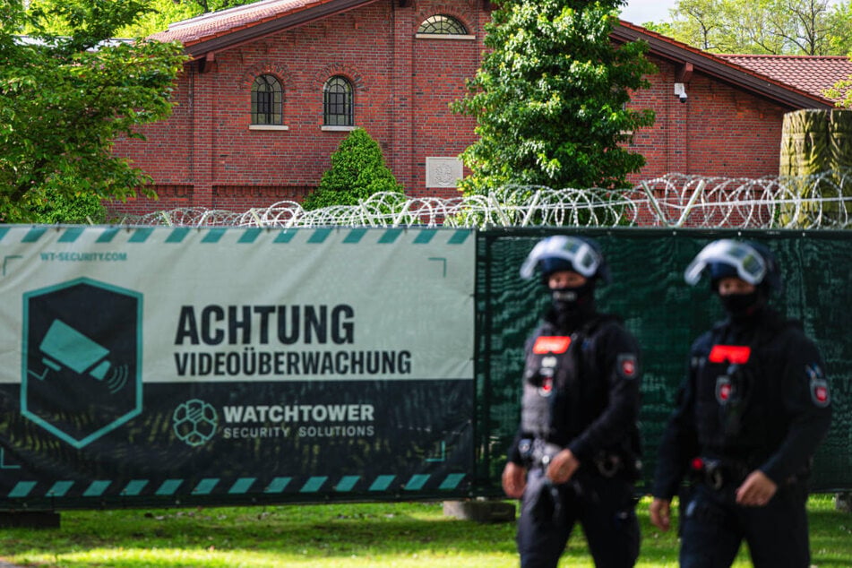 Klettes Verteidiger kritisierte das für Raubüberfälle unüblich hohe Sicherheitsaufkommen und sprach von einem "Terrorismusverfahren".