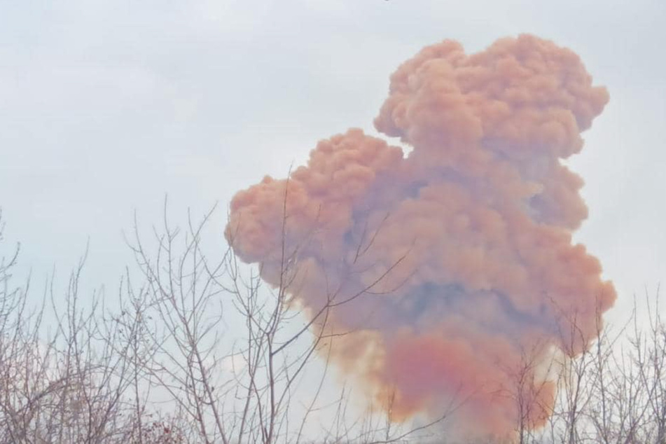 A thick reddish cloud, said to be from nitric acid, near the eastern town of Rubizhne, where fighting between Russian and Ukrainian troops is intense.