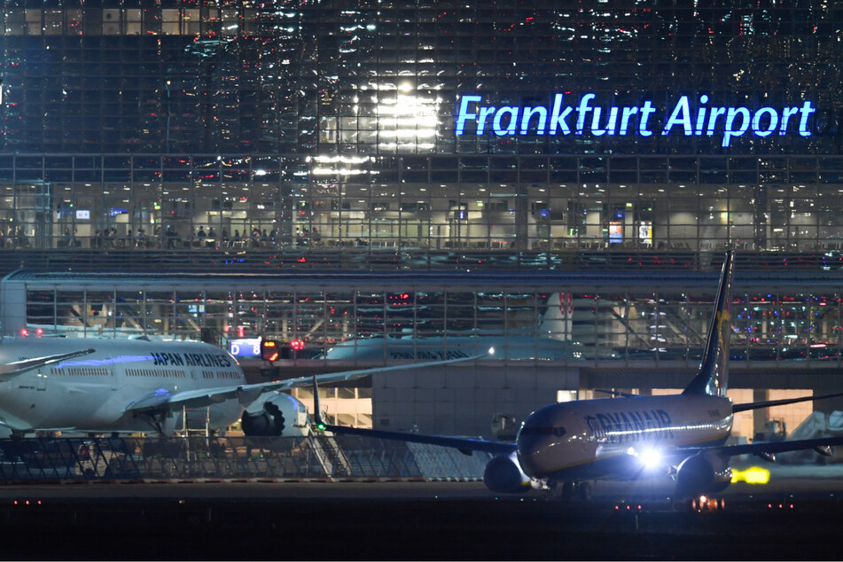 Am Frankfurter Flughafen sorgte eine Drohne für kurzzeitiges Chaos im Luftverkehr. (Symbolbild)