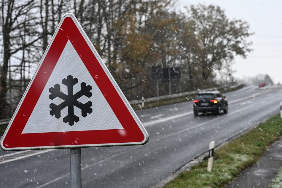 Das Winterwetter führte bereits zu einigen Unfällen in NRW. (Symbolbild)