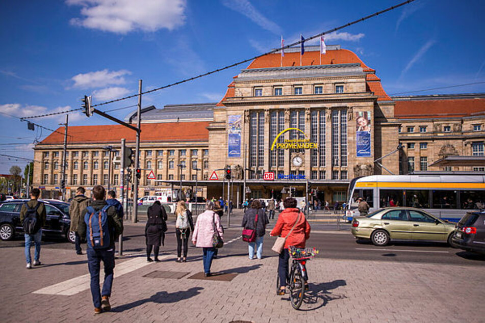 Vor dem Leipziger Hauptbahnhof spielte sich am Mittwoch ein Raubüberfall ab. (Archivbild)