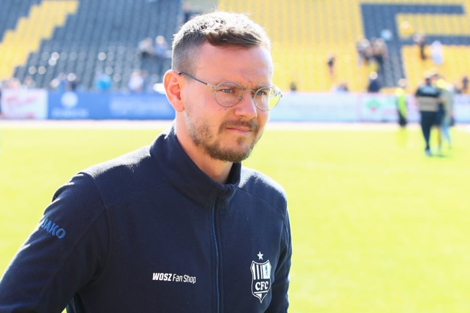 CFC-Sportdirektor Chris Löwe (37) sieht in Schweinfurt und Fürth zwei ambitionierte Gegner vor dem Saisonstart.