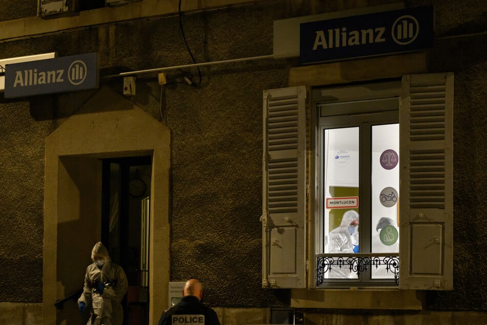 Zum Zeitpunkt der Explosion befanden sich noch zwei weitere Mitarbeiter in der Allianz-Filiale.