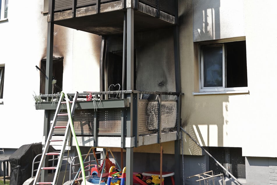Der Feuer war in einer Wohnung im Erdgeschoss ausgebrochen.