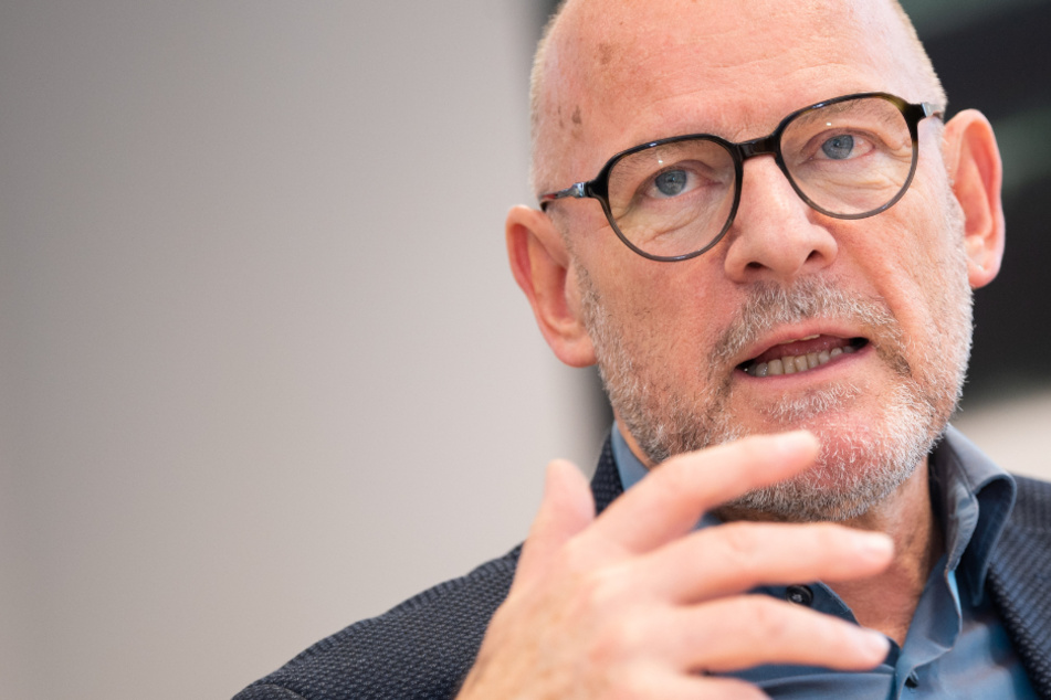 Schleppende Nachrüstung von Dieselautos: Verkehrsminister verärgert