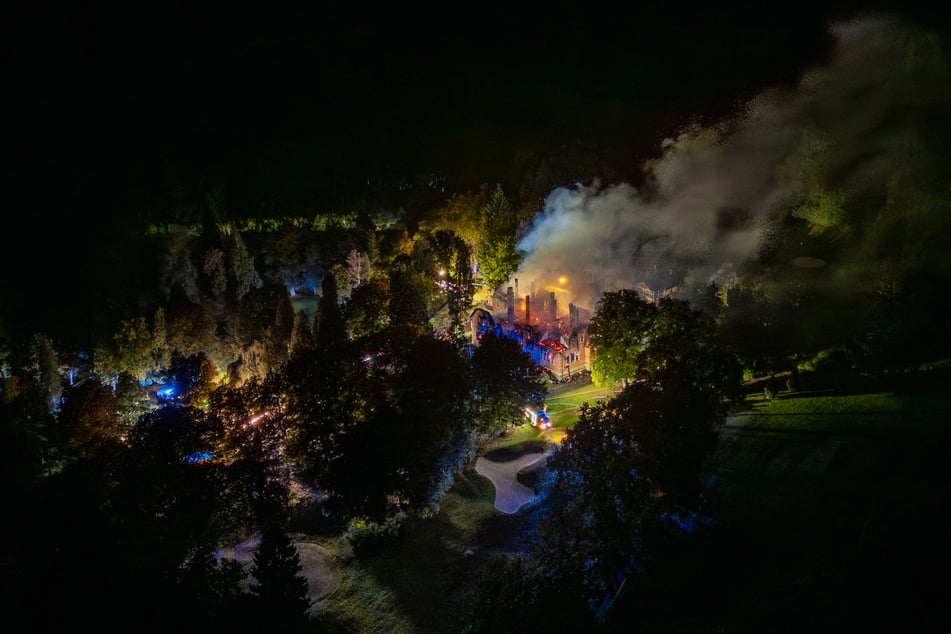 Die Feuerwehr konnte das Schloss nicht rechtzeitig löschen.