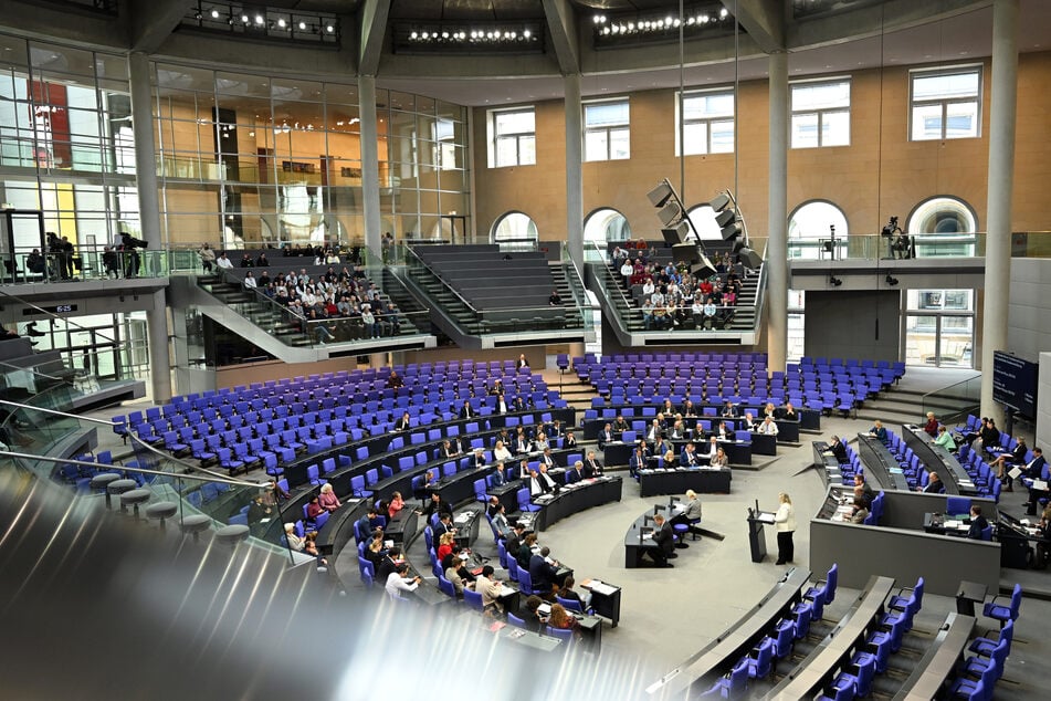 Würde zu Ostern die nächste Bundestagswahl anstehen, dann läge die CDU hauchdünn vor der AfD. (Symbolfoto)