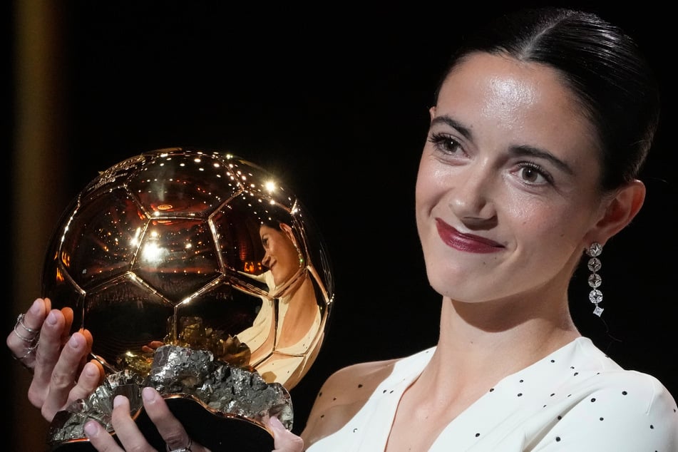 Zum zweiten Mal in Folge gewann Aitana Bonmati 2024 sowohl den Ballon d'Or als auch die Wahl zur FIFA-Weltfußballerin des Jahres.