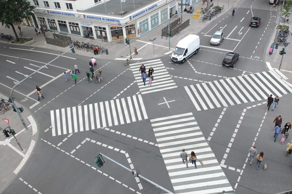 Eine Kreuzung mit Rundum-Grün-Ampel gehört zeitweise ganz den Fußgängern.