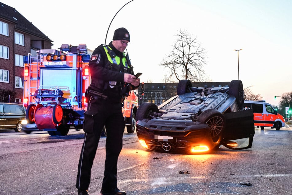 In dem Unfallwagen saßen zwei Personen.