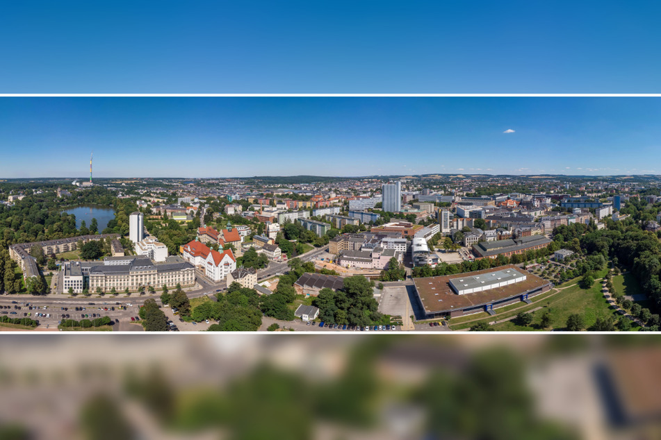 Das Stadtzentrum, von einer südlichen Perspektive aus der Luft fotografiert. Die inneren Stadtteil-Hügel liegen übrigens nicht sehr viel höher als das Herz von Chemnitz.