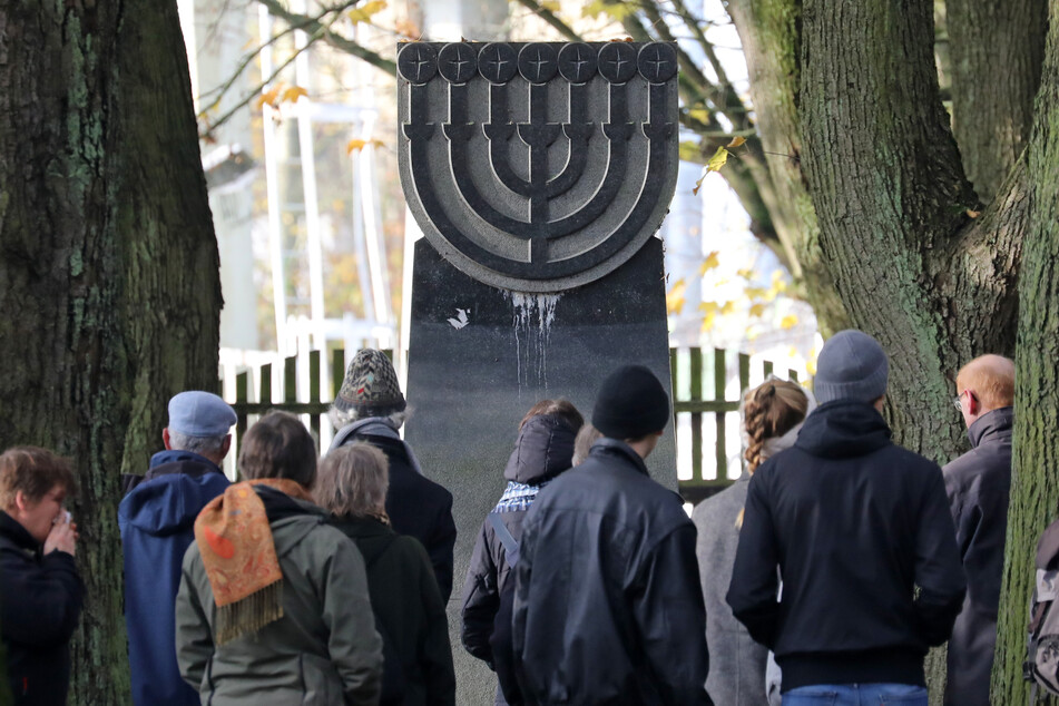 Anlässlich des Gedenktages der Pogromnacht am 9. November warnt die Politik vor zunehmender Gewalt gegen Juden. (Symbolbild)