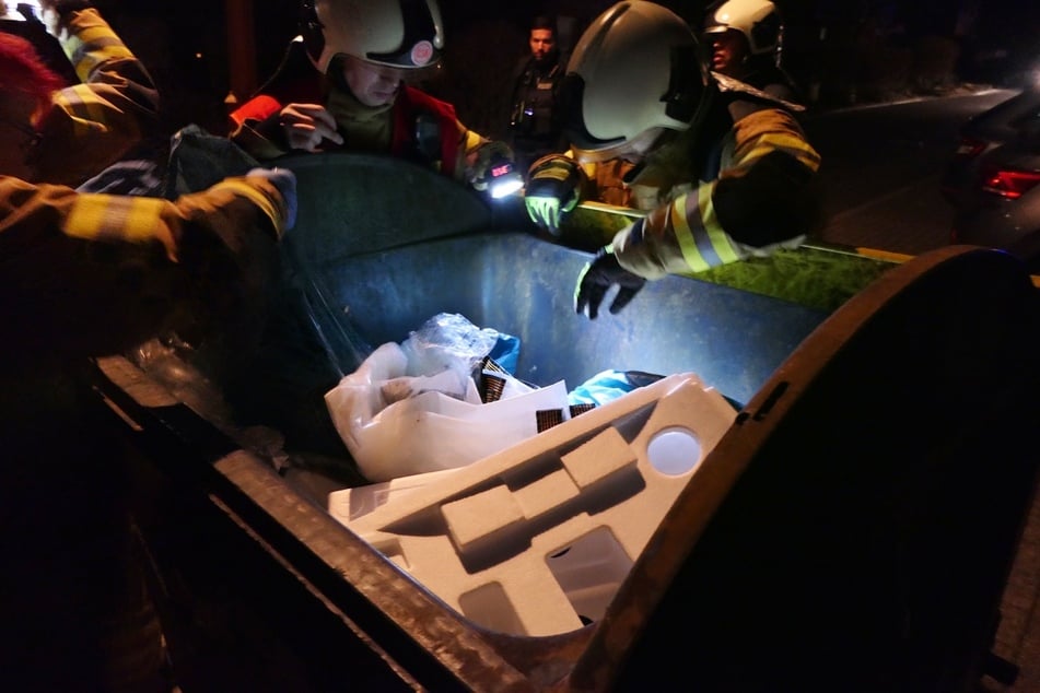 Das mysteriöse Piepen kam aus einem Müllcontainer.