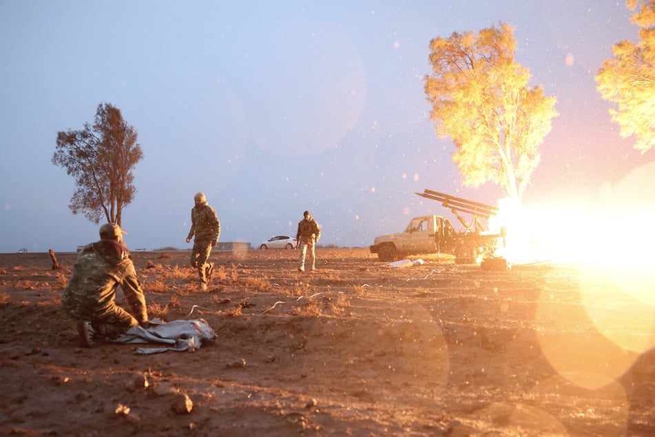 Der Konflikt zwischen syrischen Regierungskräften und kurdischen Kämpfern schwelt. Am Samstag schossen syrische Kräfte mit Raketen auf kurdische Stellungen.