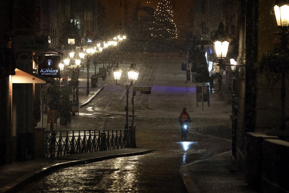 Im Norden Bayerns sorgt das Tief "Elli" für glatte Straßen.