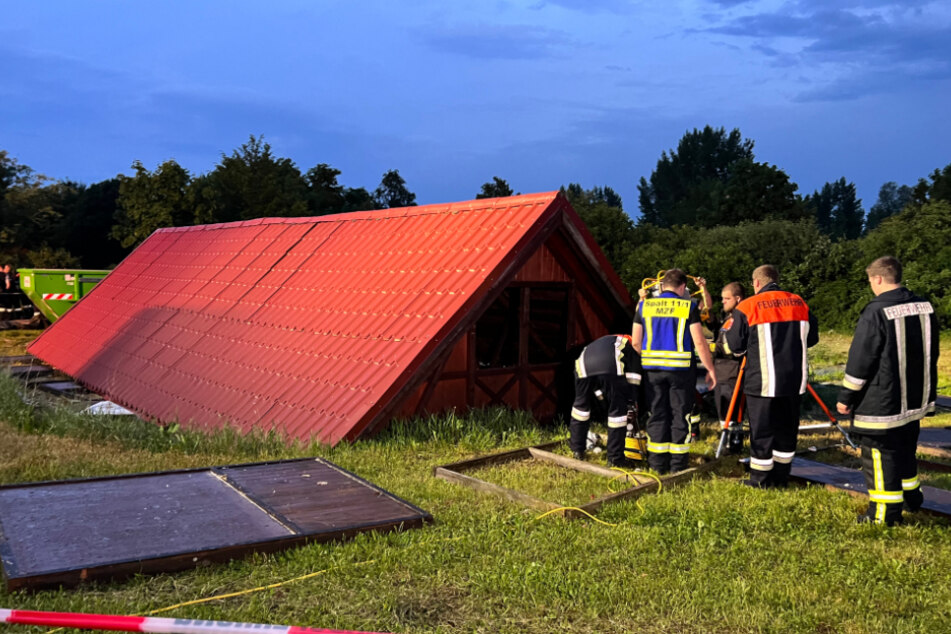 "Meine Mama ist da drin!": Einstürzende Holzhütte verletzt 14 Personen teils schwer